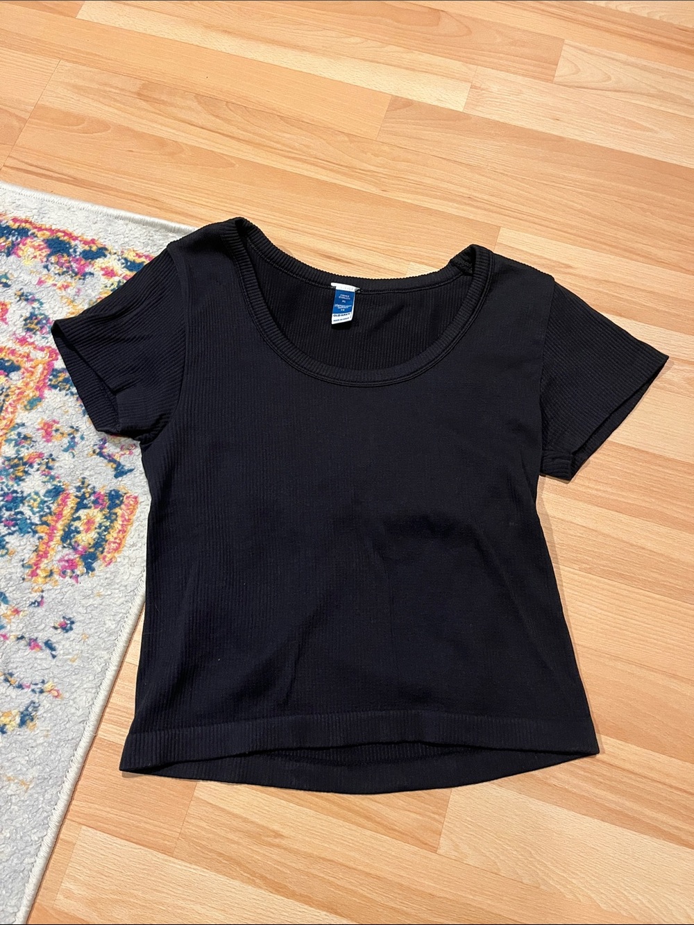 Old Navy Black Scoop Neck Ribbed Short-Sleeve Tee